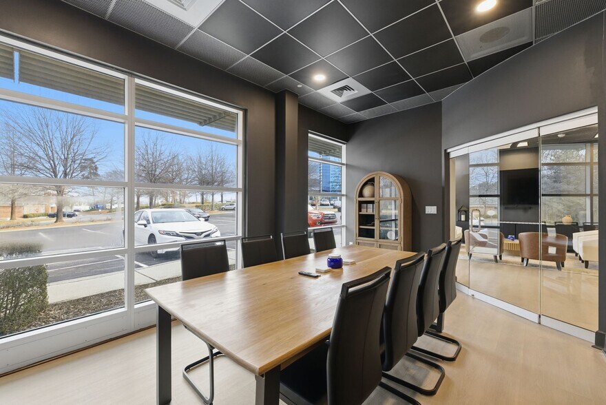 More Photos Of 142 S Cardigan Way, Mooresville Flex For Lease