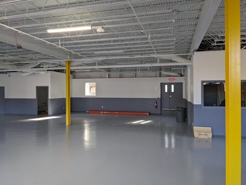 More Photos Of 200 Turnpike Rd, Southborough Research And Development For Lease