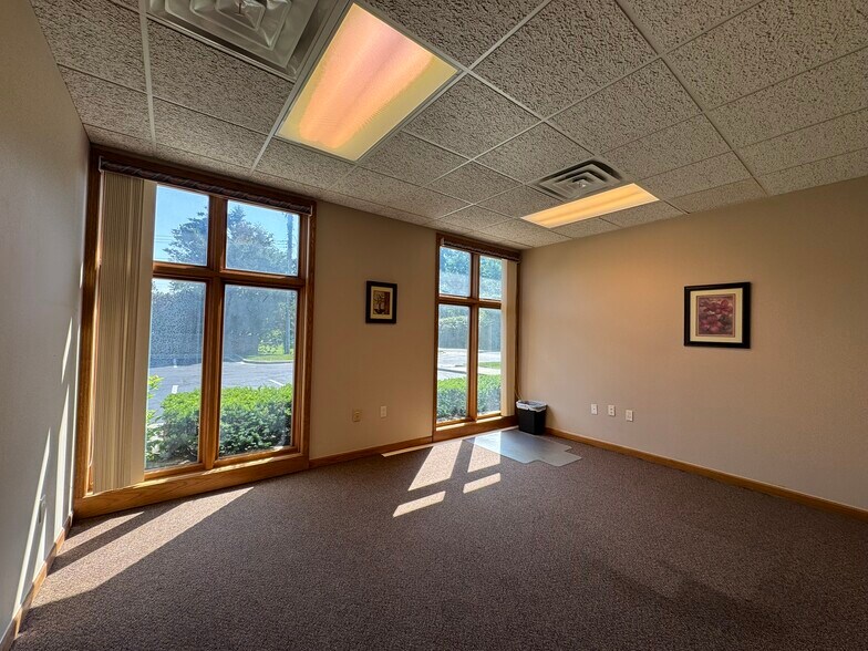 More Photos Of 43120 Utica Rd, Sterling Heights Office For Lease