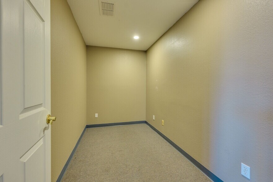 More Photos Of 14121 W US 290 Hwy, Austin Warehouse For Lease