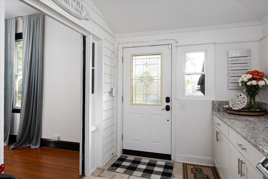 More Photos Of 667 Hustle Rd, Hustle Winery Vineyard For Sale