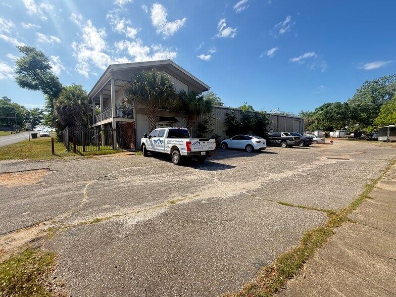More Photos Of 3003 E St, Pensacola Manufacturing For Lease