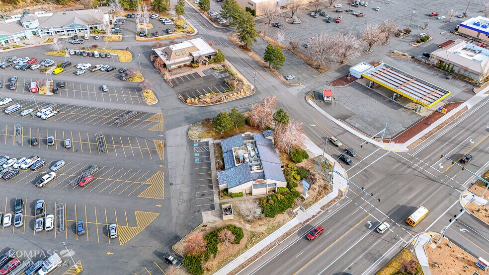 More Photos Of 30 NE Bend River Mall Dr, Bend Restaurant For Lease