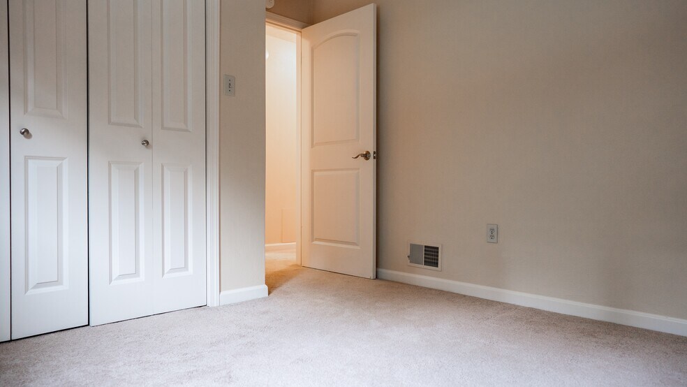 More Photos Of 113-114 Noble Vista Dr, Greensburg Apartments For Sale
