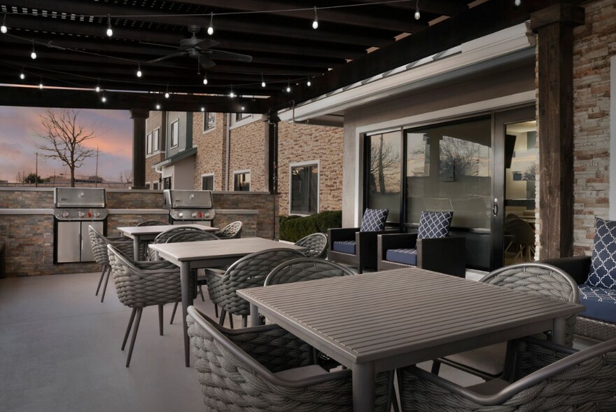 More Photos Of 2700 Travis St, DeSoto Hospitality For Sale