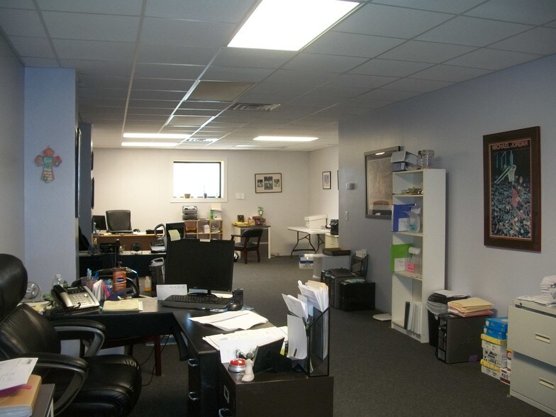 More Photos Of 2911 Brunswick Ave, New Bern Sports And Entertainment For Lease