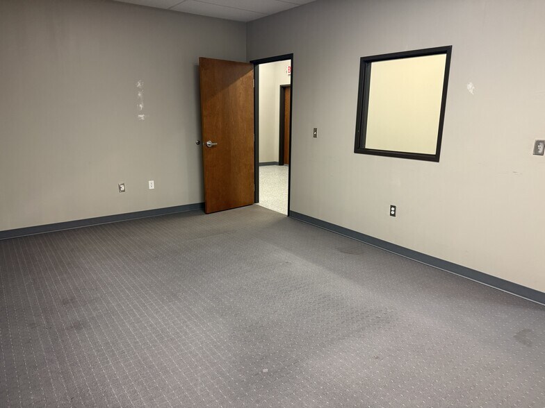 More Photos Of 17521 Matany Rd, Justin Light Manufacturing For Lease