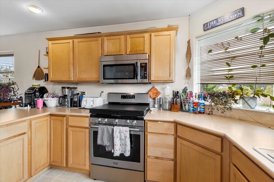 More Photos Of 344 E Bellis Fair Pky, Bellingham Apartments For Sale