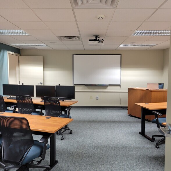 More Photos Of 1891 Santa Barbara Dr, Lancaster Loft Creative Space For Lease