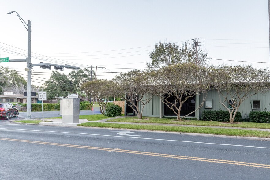 More Photos Of 3301 Santa Fe St, Corpus Christi Office For Lease
