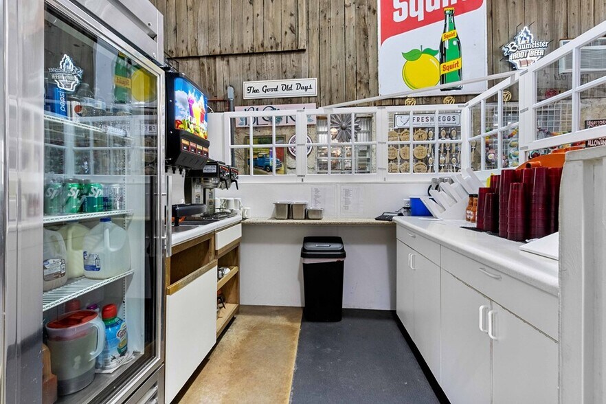 More Photos Of 6216 WI-42, Egg Harbor General Retail For Sale