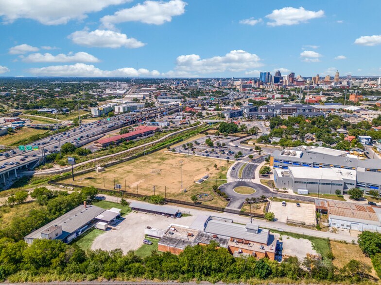 More Photos Of 264 & 250 W Lachapelle, San Antonio Manufacturing For Sale