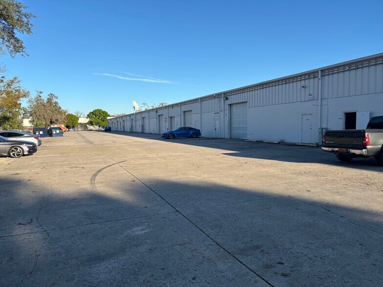 More Photos Of 2425-2573 Silver Star Rd, Orlando Warehouse For Sale