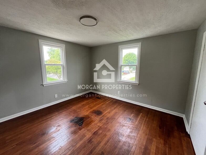 More Photos Of 1900 Broadway St, Anderson Storefront Retail Office For Sale
