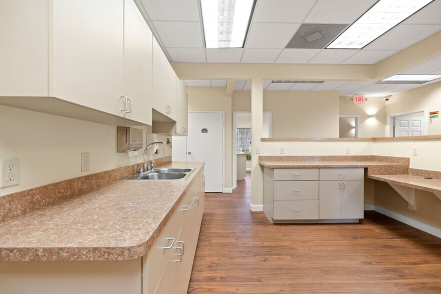 More Photos Of 923-931 37th Pl, Vero Beach Medical For Lease