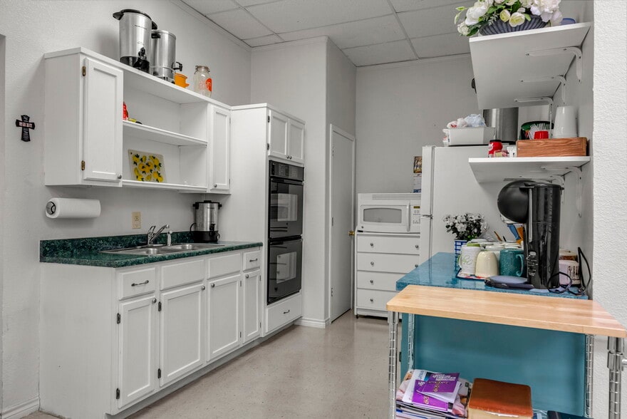 More Photos Of 3411 N Highway 281, Marble Falls Office For Sale