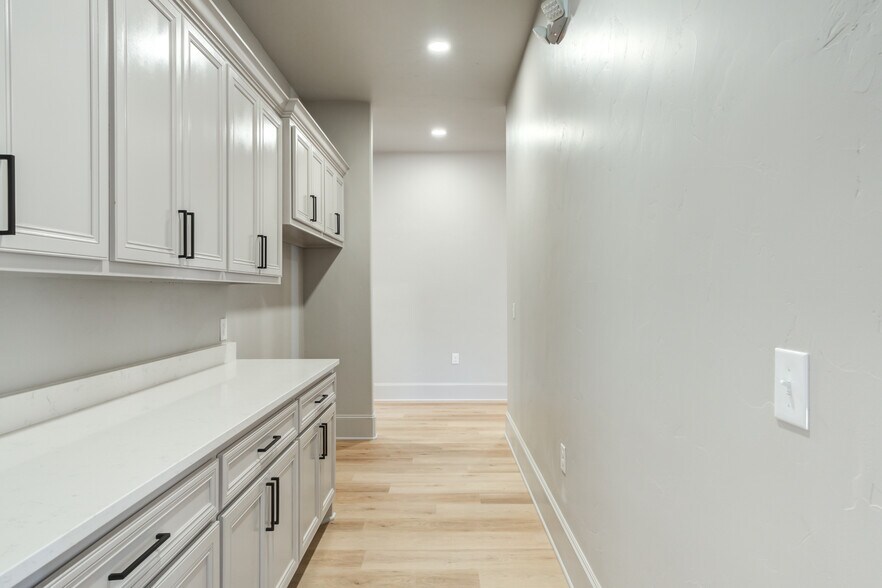 More Photos Of 1418 N Slide Rd, Lubbock Medical For Sale