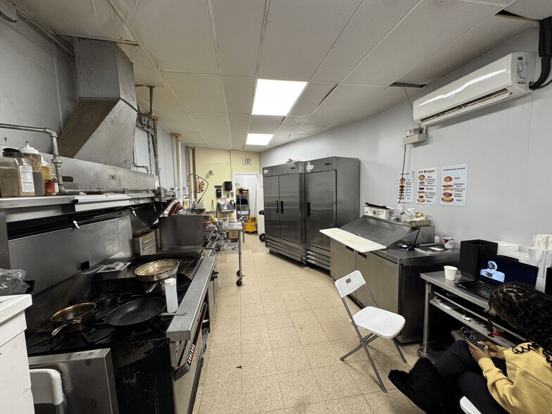 More Photos Of 5011-5015 H St SE, Washington Storefront For Sale