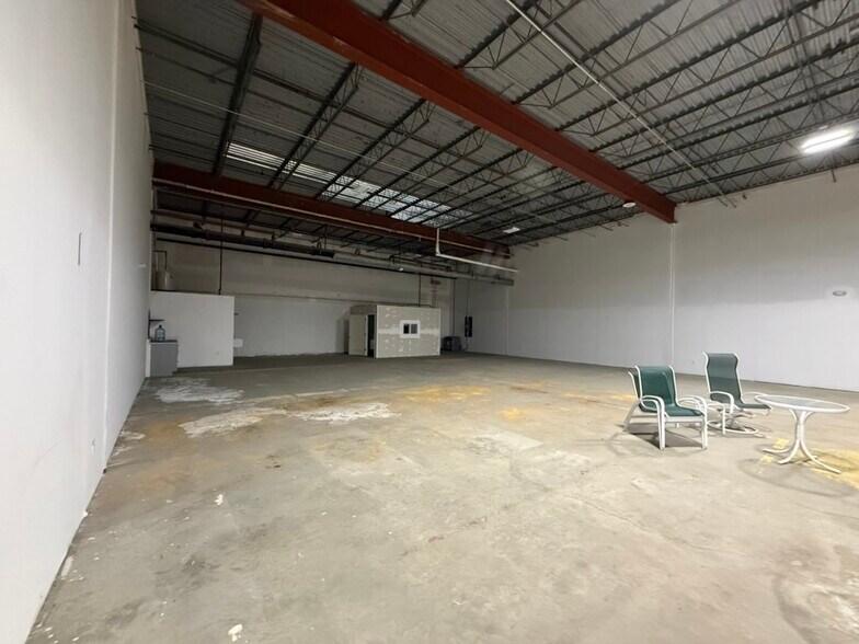 More Photos Of 10-180 Elm Plz, Waterville Storefront For Lease