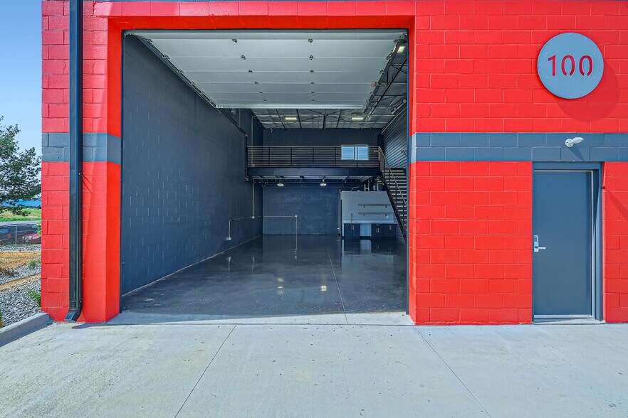 More Photos Of 11 NW Frontage Rd, Fort Collins Showroom For Lease