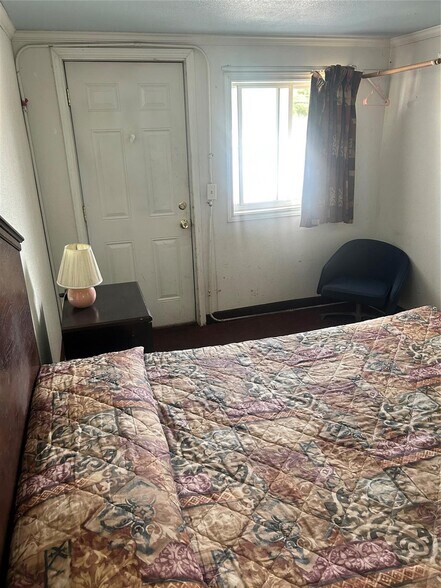 More Photos Of 1408 E Wise St, Bowie Hotel For Sale