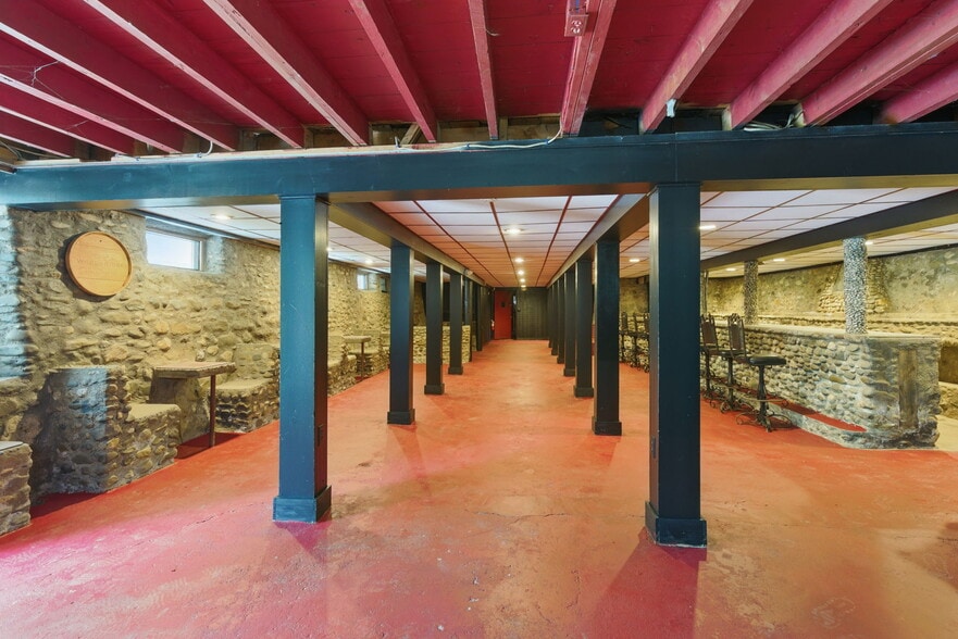 More Photos Of 200 Worthington Rd, Huntington Restaurant For Sale