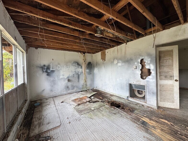 More Photos Of 2033 Winchester Rd, Anniston Flex For Sale