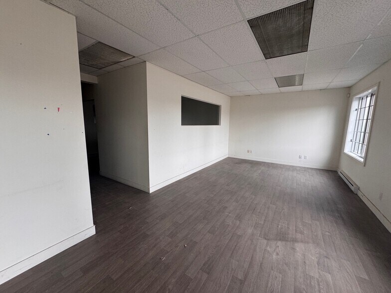 More Photos Of 1330 Rue Louis-Marchand, Beloeil Warehouse For Sale