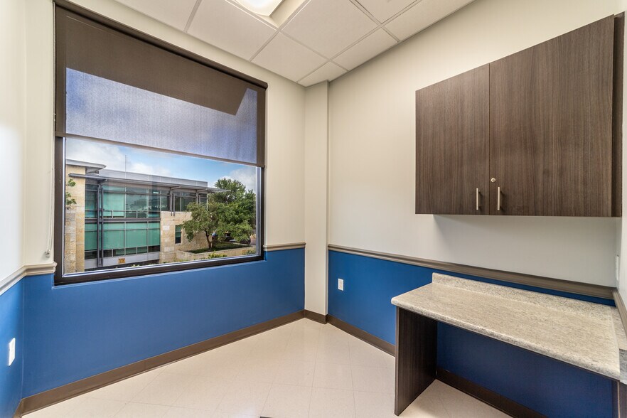 More Photos Of 250 E Basse Rd, San Antonio Medical For Lease