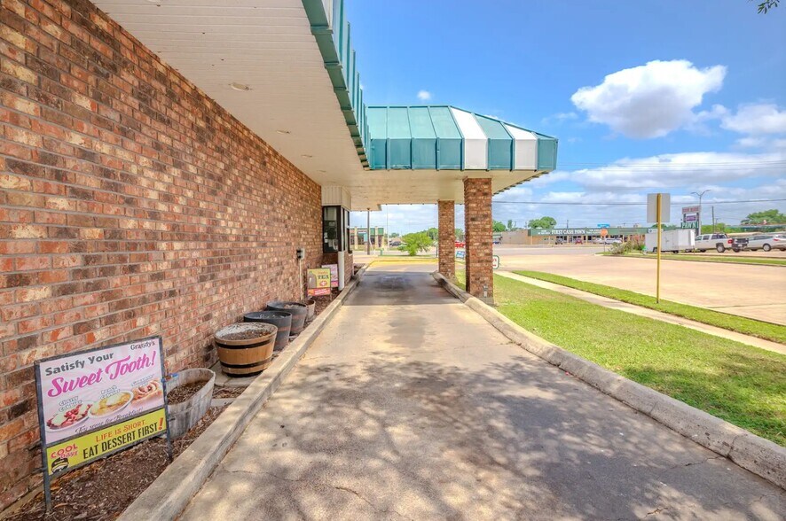 More Photos Of 4201 N Navarro St, Victoria Fast Food For Sale