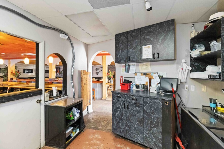 More Photos Of 362 W Dearborn St, Englewood Storefront For Sale