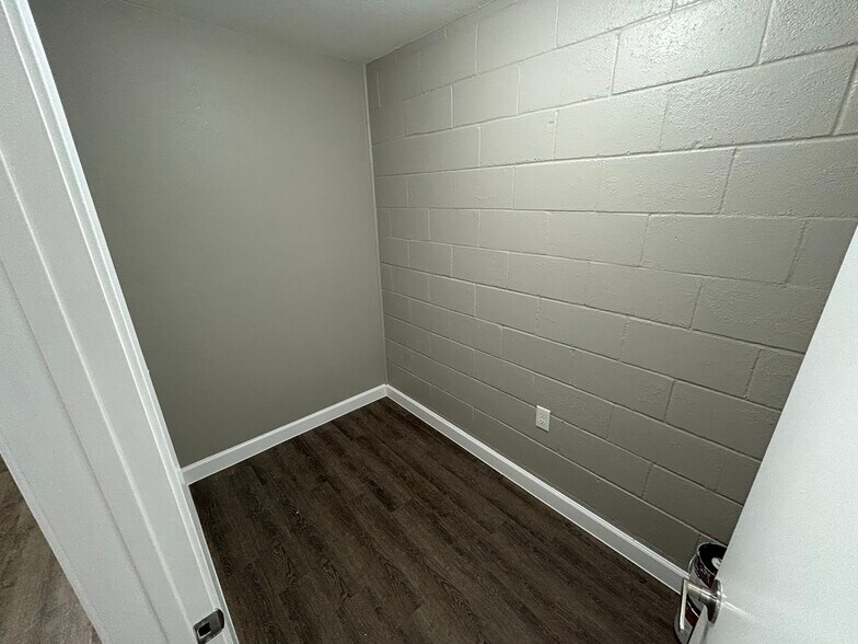 More Photos Of 3120-3122 E Lancaster Ave, Fort Worth Storefront Retail Office For Lease