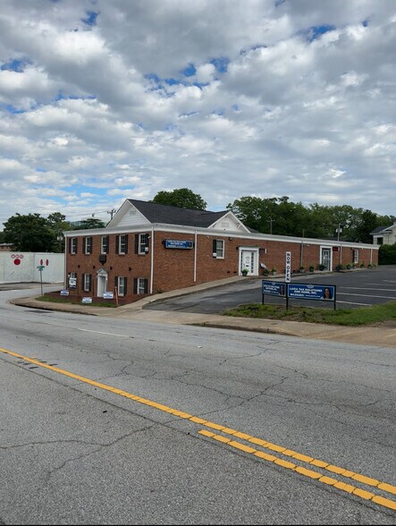 More Photos Of 365-371 E Saint John St, Spartanburg Office Residential For Lease