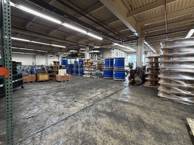 More Photos Of 1511 Bassett Ave, Bronx Manufacturing For Lease