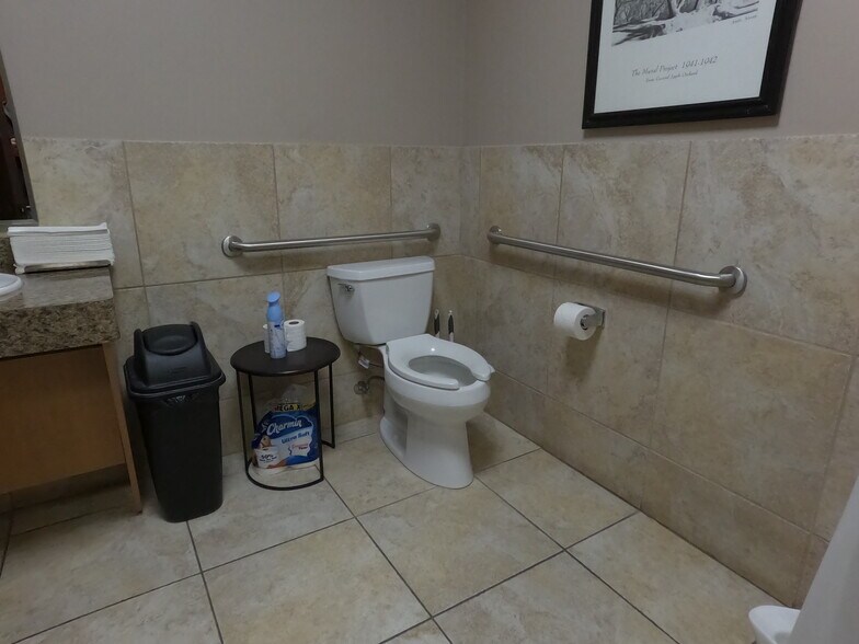 More Photos Of 6570 Naaman Forest Blvd, Garland Medical For Sale