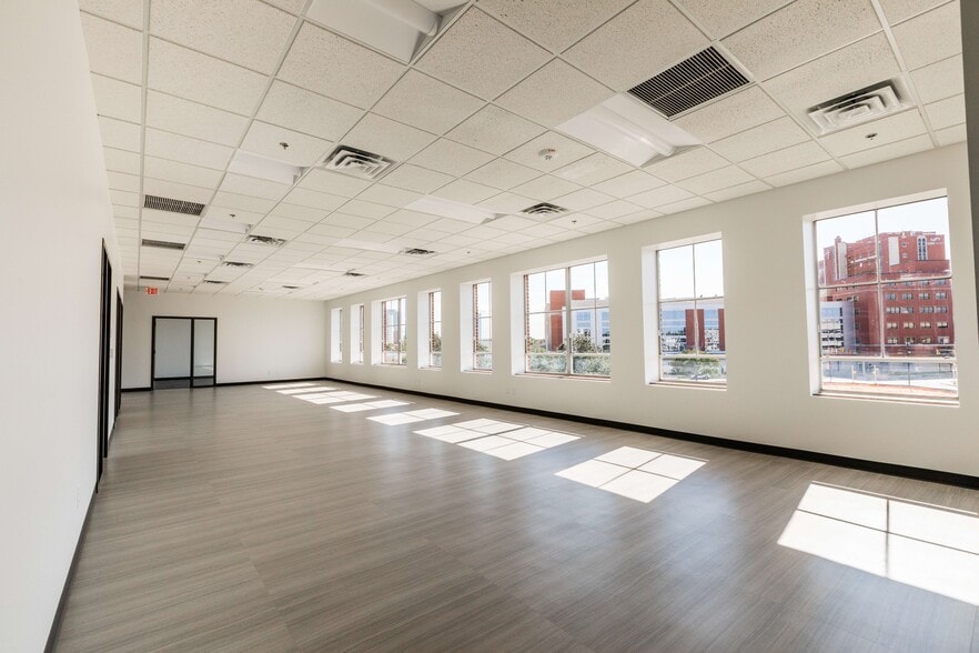 More Photos Of 1100-1120 Classen Dr, Oklahoma City Unknown For Lease