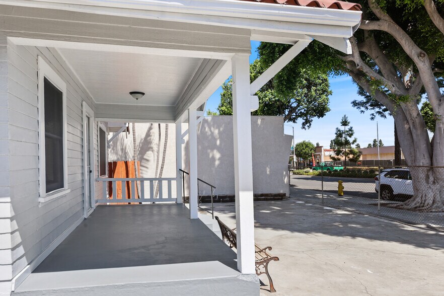 More Photos Of 15323 Paramount Blvd, Paramount General Retail For Sale