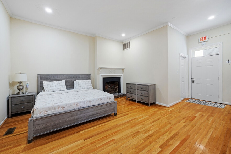 More Photos Of 23-25 W Old St, Petersburg Apartments For Sale