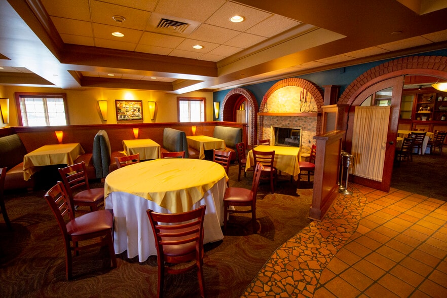 More Photos Of 5402 Portage Rd, Portage Restaurant For Lease