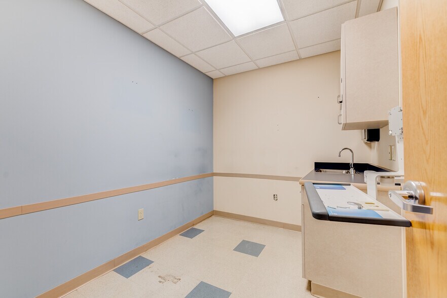 More Photos Of 860 NW Washington Blvd, Hamilton Medical For Lease