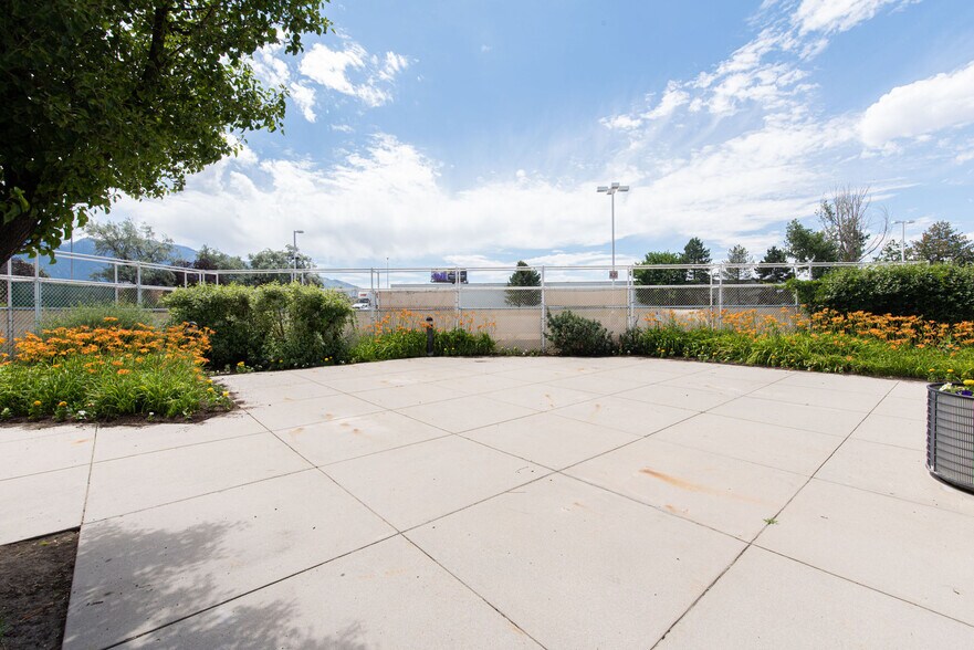 More Photos Of 8475 S Sandy Pky, Sandy Office For Lease