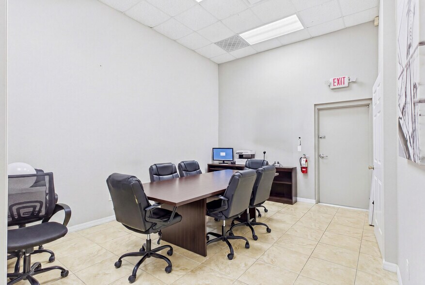 More Photos Of 1010 NE 9th St, Cape Coral Office For Sale