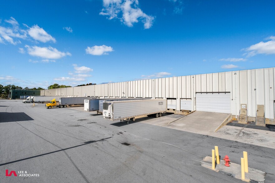 More Photos Of 4099 Old Dixie Hwy, Hapeville Warehouse For Lease