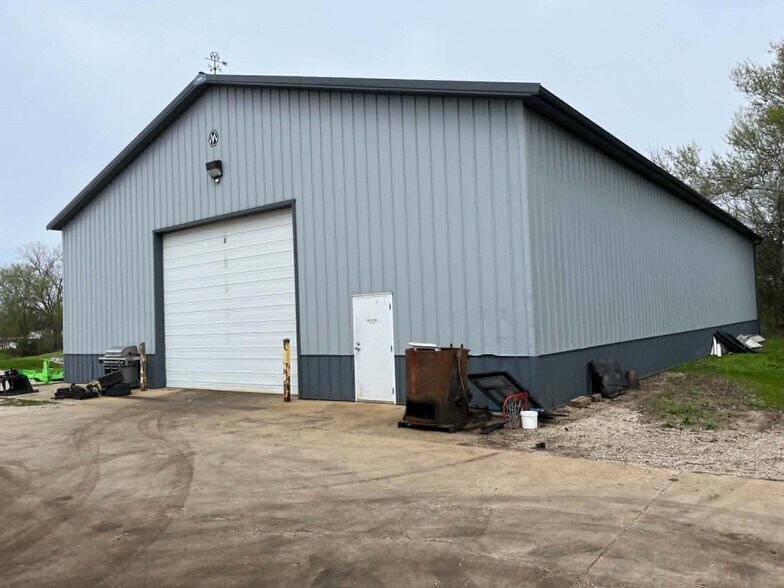 More Photos Of 900 Armour Rd, Oconomowoc Manufacturing For Sale
