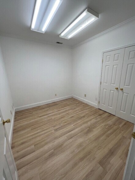 More Photos Of 4922-4948 Windy Hill Dr, Raleigh Office For Lease