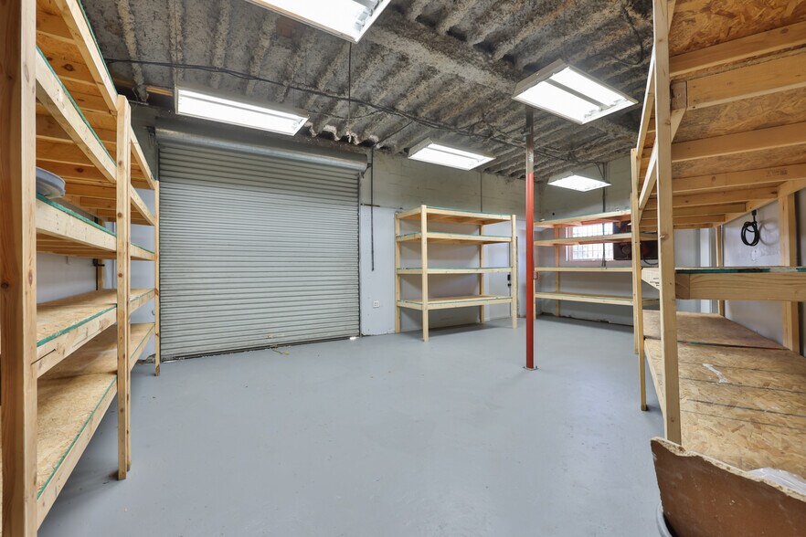 More Photos Of 1801 28th St N, Saint Petersburg Showroom For Sale