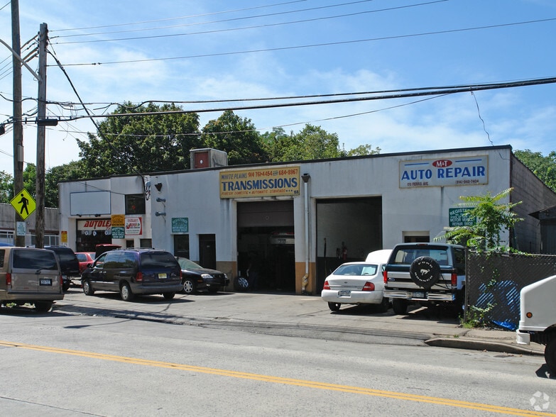More Photos Of 164-170 Ferris Ave, White Plains Auto Repair For Lease