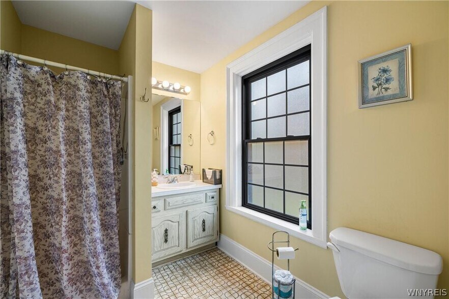 More Photos Of 435 N 2nd St, Lewiston Office Residential For Sale