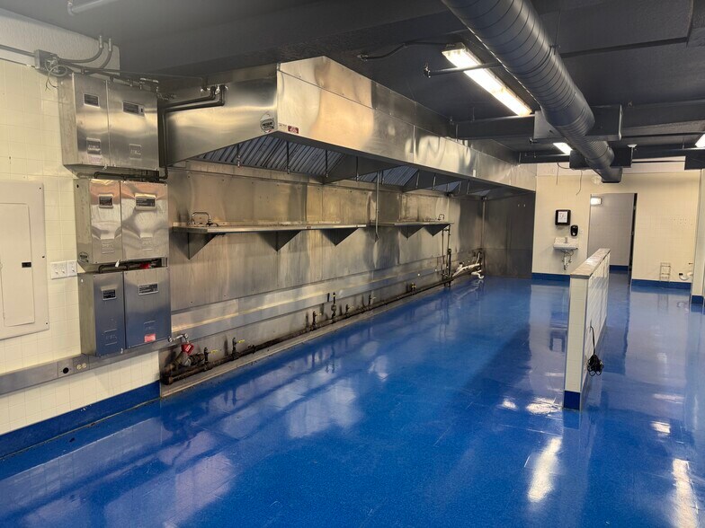 More Photos Of 712 Riverfront Dr, Sheboygan Office For Sale