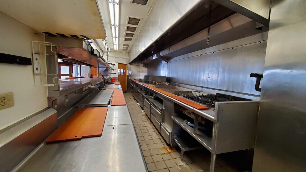 More Photos Of 331 W Ironwood Dr, Coeur d'Alene Restaurant For Lease